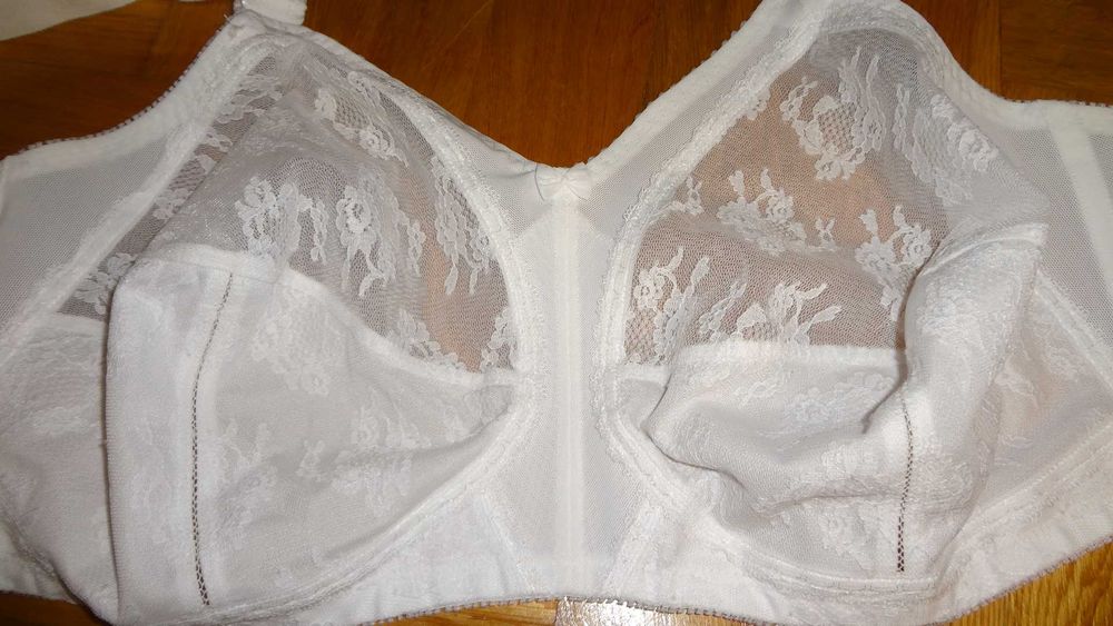 Biustonosz Triumph Doreen  110H nowy bez fiszbin