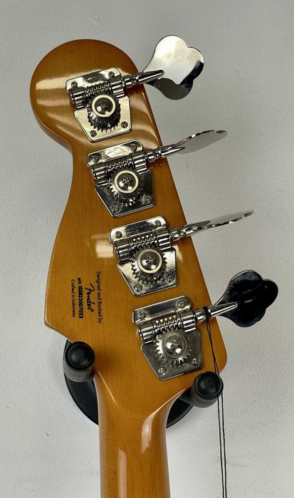 Squier Classic Vibe Jaguar Bass - 3-Color Sunburst