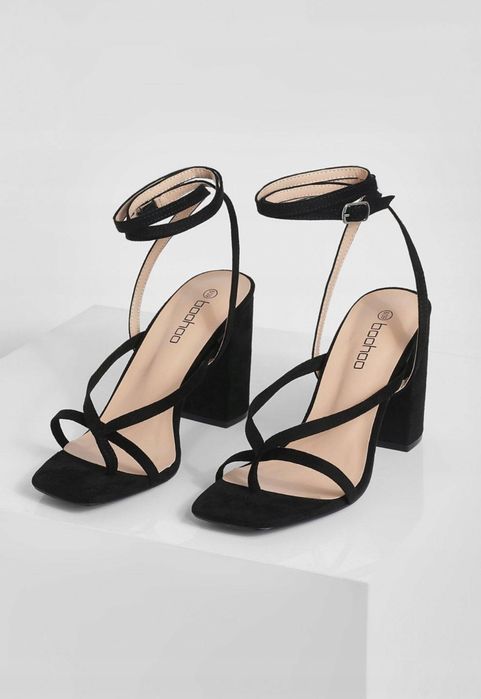 Boohoo czarne sandały Słypek _37