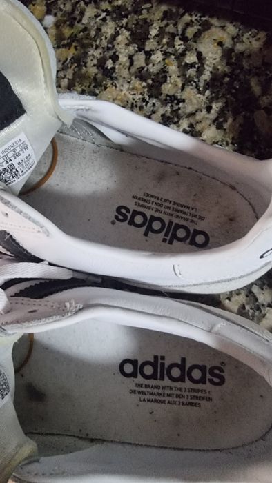 Sapatilhas  da adidas material  novo sem uso motivo da venda tenho out