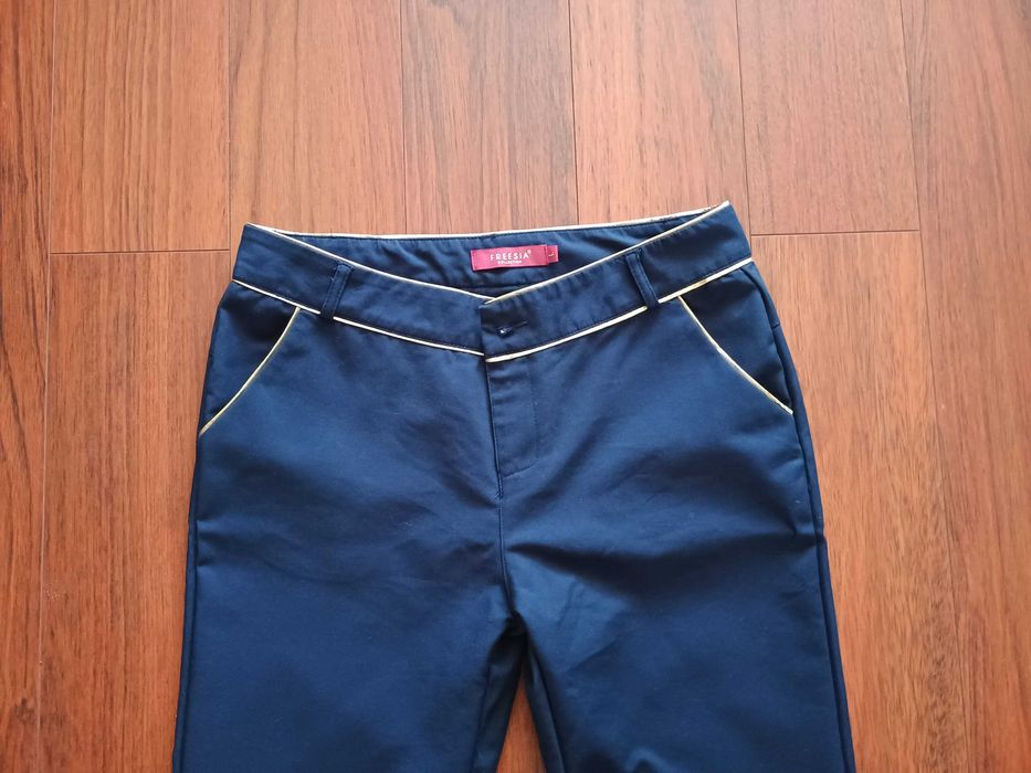 wizytowe spodnie Freesia Collection 38, złota lamówka, do biura