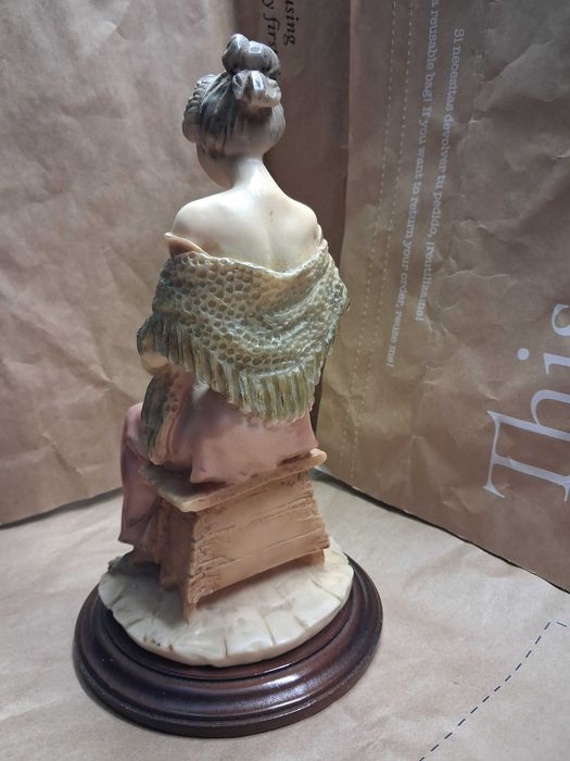 Estatueta - Mãe Pobre