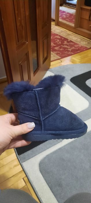 Уггі для дівчинки
