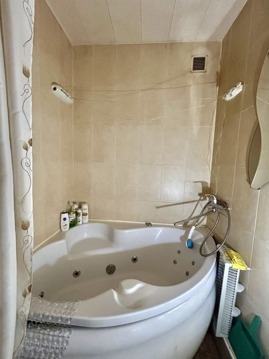 Продам 2к площа Новокодацька жм Червоний Камінь