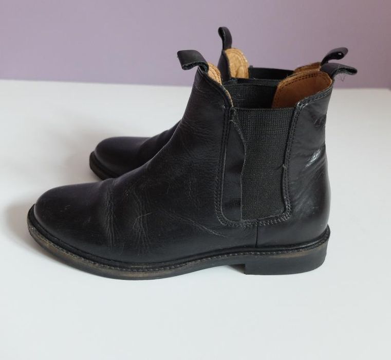 Botas pretas em pele Zara. Tm 33