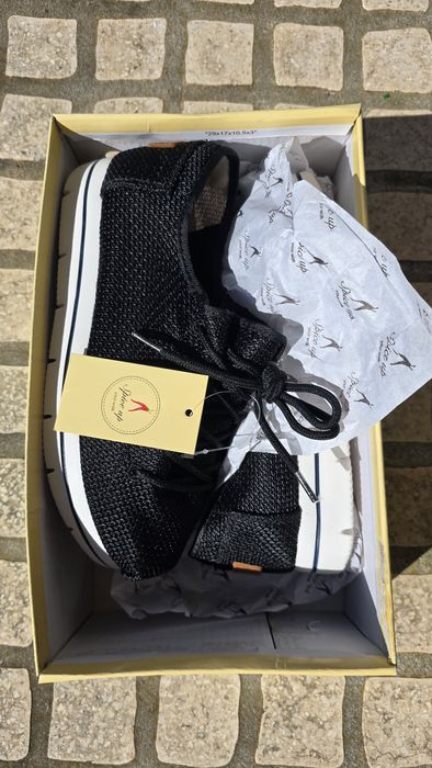 Ténis novos de senhora , respiráveis  super confortável! Só Nº 37