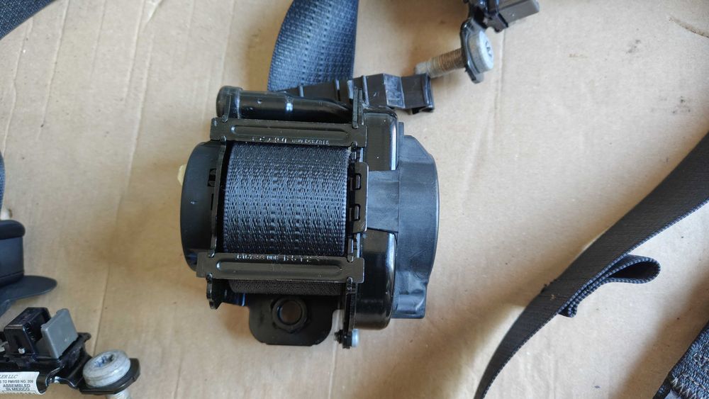 pas bezpieczeństwa przód lewy prawy napinacz jeep cherokee kl 2017