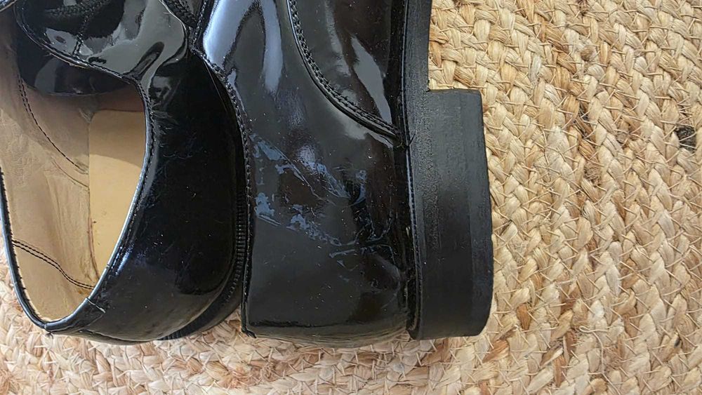 Sapatos de Verniz