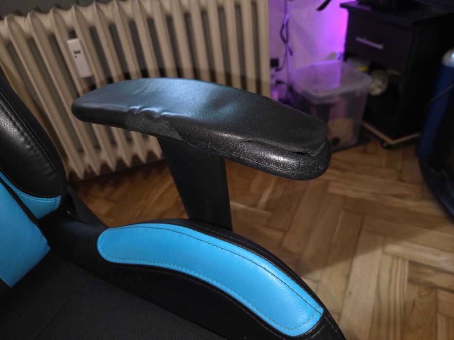Fotel gamingowy dla gracza Genesis Nitro 550 Czarno niebieski Tilt (bujanie)