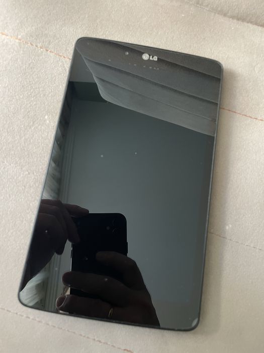 Планшет LG V490 з слотом для SIM