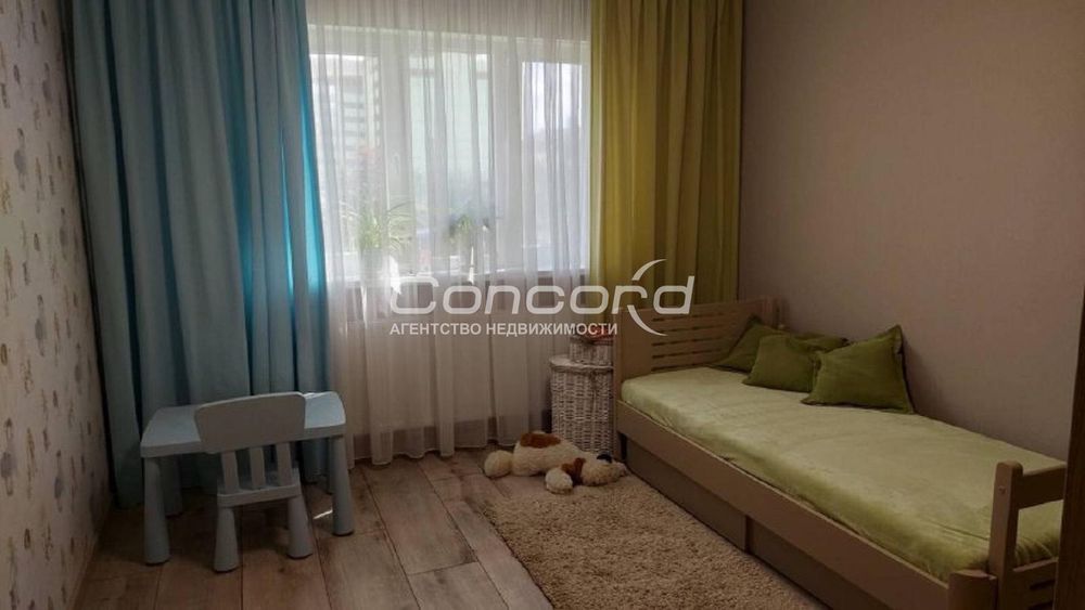 Воскресенська вул., 18, ЖК "Паркові Озера"