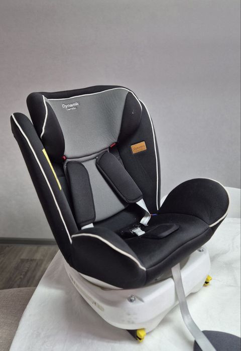 Автокрісло Carrello Dynamic з системою Isofix та поворотом на 360