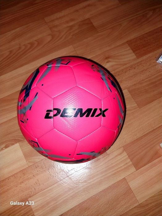 Мячики футбольные