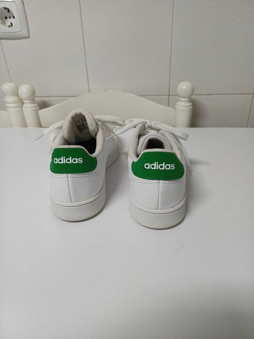 Ténis Adidas brancos Nº37.5