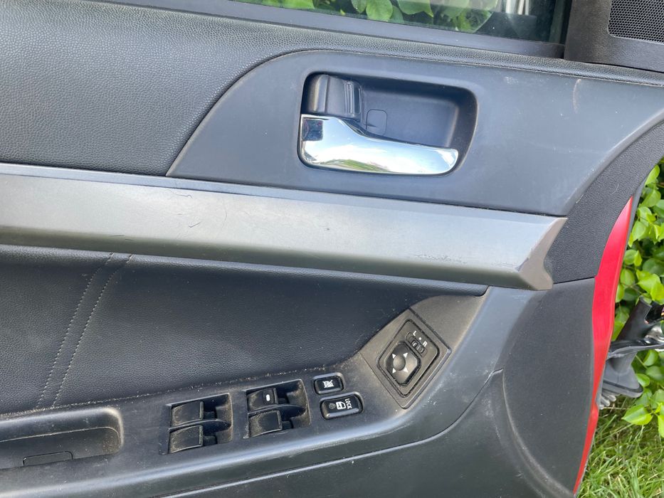 Mitsubishi Lancer drzwi lewe