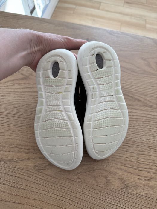 Sneakersy czarne z białą podeszwą Crocs LiteRide rozmiar J1 EUR 32-33