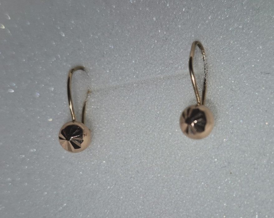 Золоті сережки кульки з алмазним гравіюванням із червоного золота 585