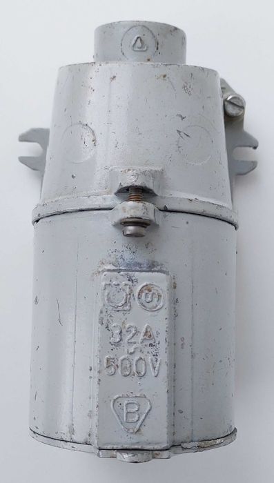 Розетка трифазна настінна силова на 32А, 380В