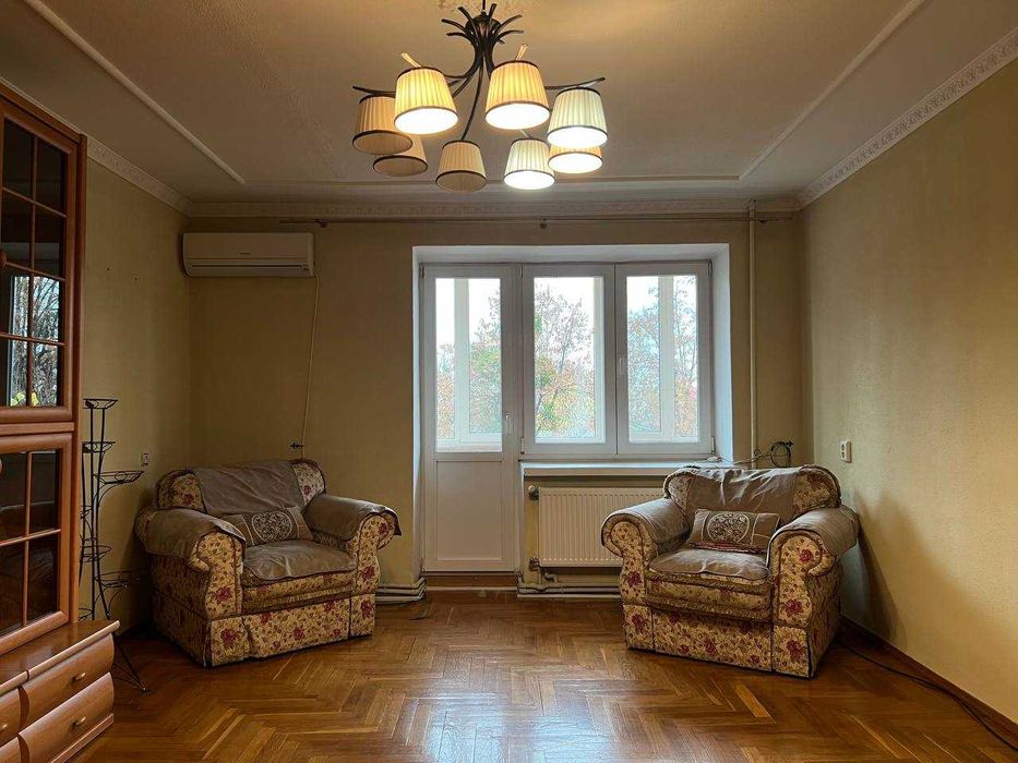 Продам трикімнатну квартиру з індивідуальним опаленням на Пивзаводі