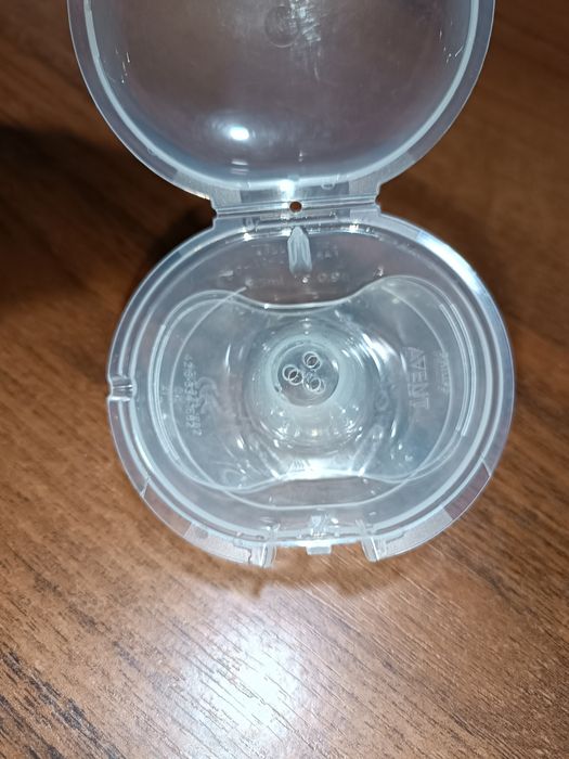 Накладки на груди Avent