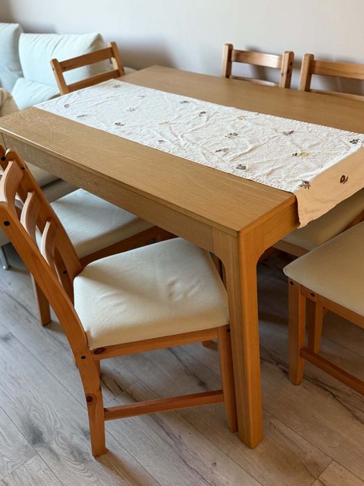 Stół z krzeslami stan idealny Ikea