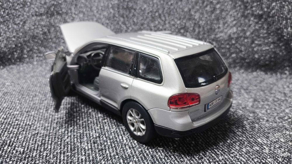 Модель Volkswagen Touareg масштаб 1:24 Welly