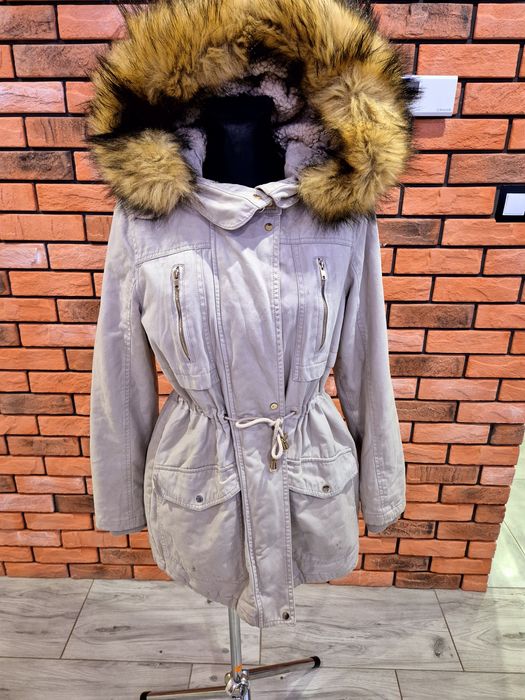 Beżowa kurtka zimowa parka