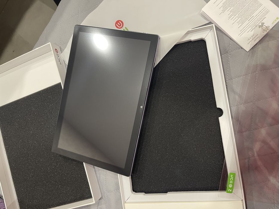 Планшет в гламурному пурпуровому кольорі