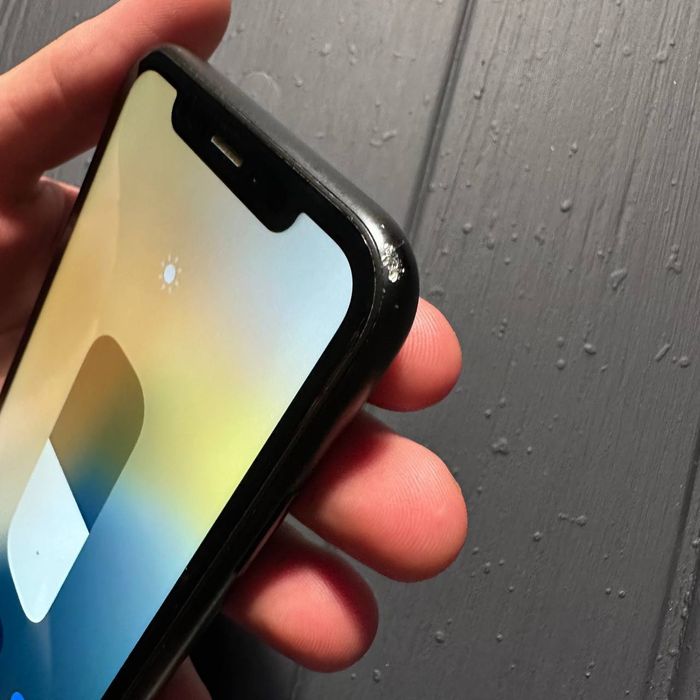 Продам iPhone XR black 64gb
В хорошем состоянии, имеются не больш