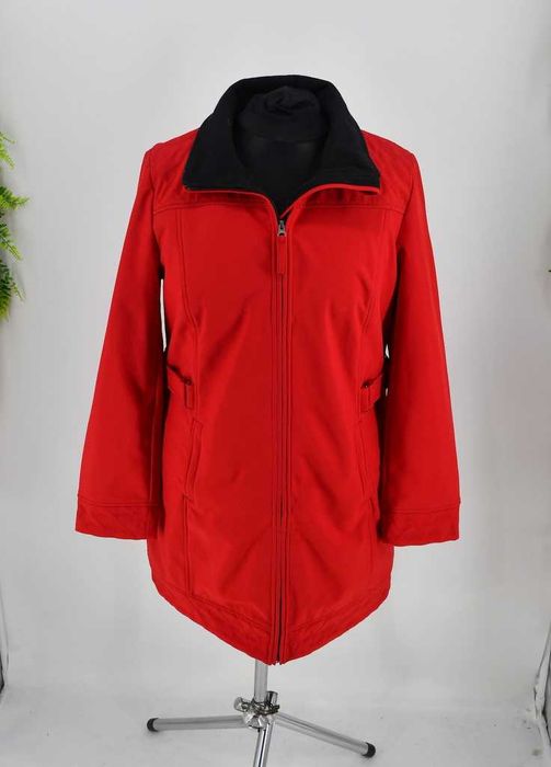 Czerwona, taliowana kurtka softshell Paola 42