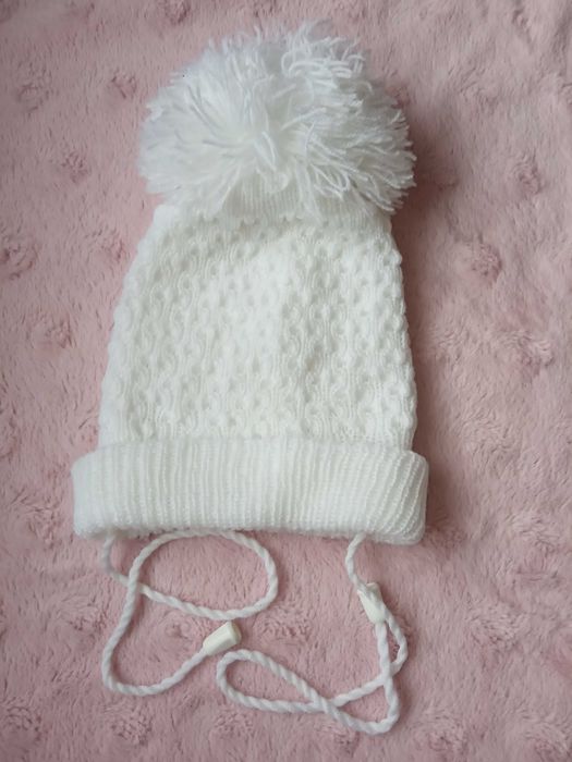 Czapka dziewczęca z dzianiny, przejściowa