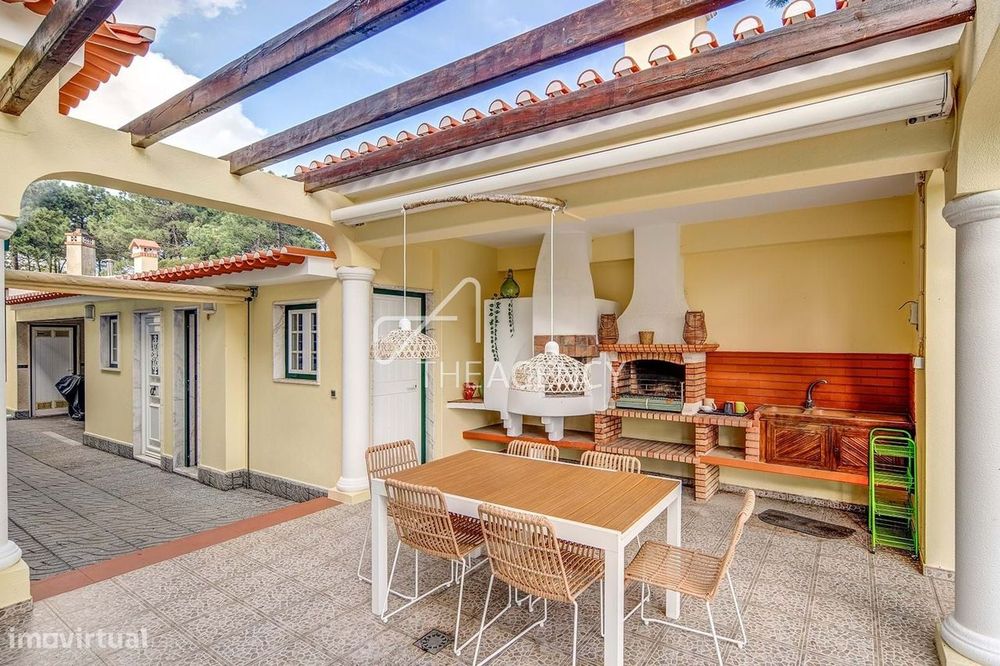 Espaçosa Moradia de 7 Quartos na Aroeira, Perto de Lisboa, Praias e Go