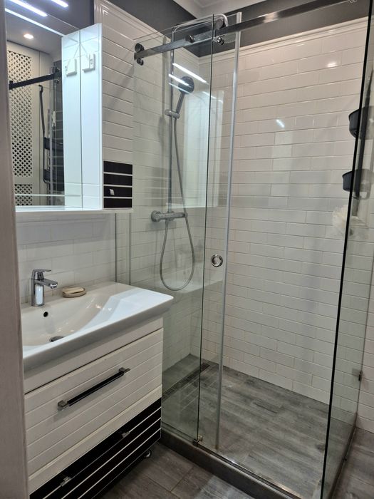 Оренда 2к.к-ра 80,2м2 Варшавський/Варшавский.Євроремонт.Генератор