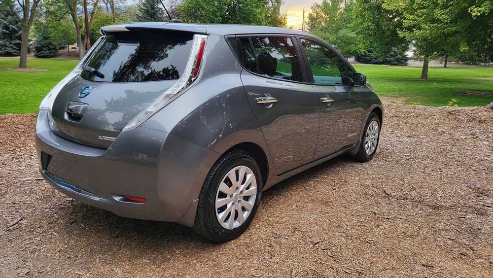 Nissan LEAF S      2015
