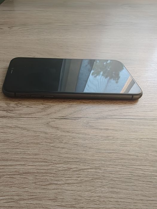 Telefon iPhone 11