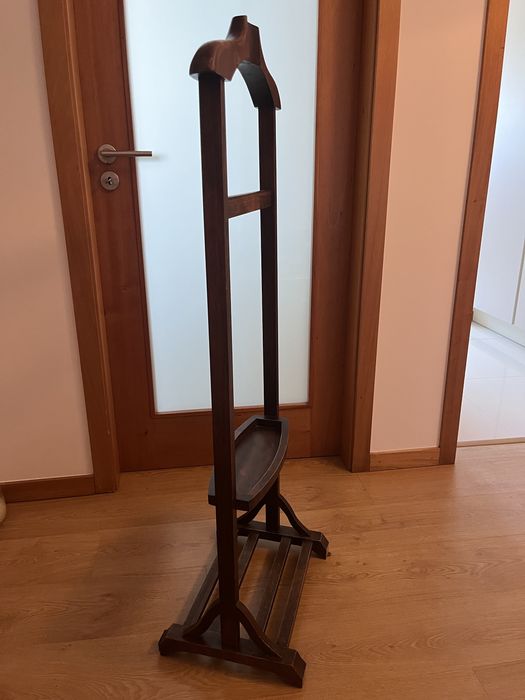 Cabide para roupa/ Mordomo em madeira