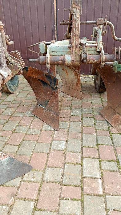 Продам плуги 2по30 3по30-2по30-4по30-4по25-5по25-2по25-3по25
