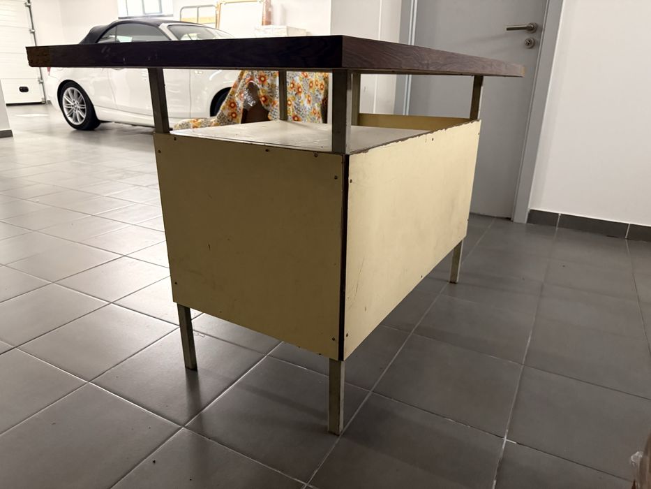 Secretária em Madeira com Gavetas - Usada