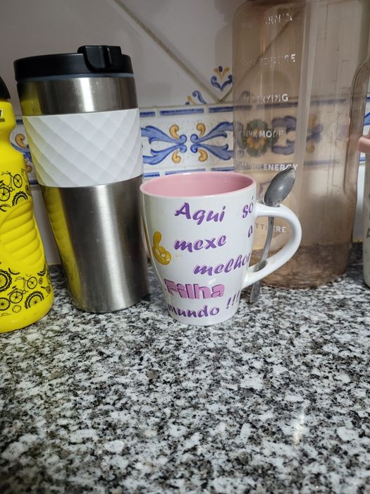 Canecas ,garrafas e copos