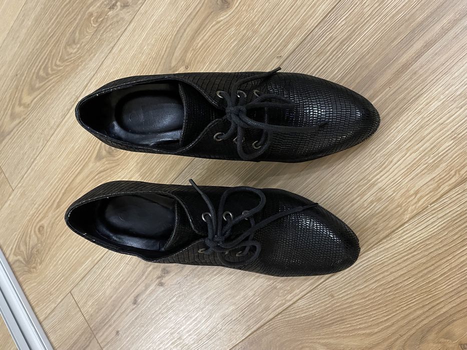 Półbuty damskie wiązane