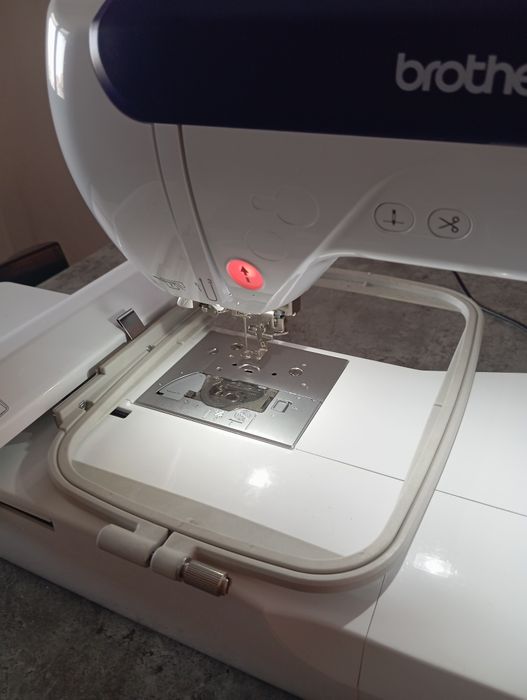 Maquina de bordar brother innov is f440E