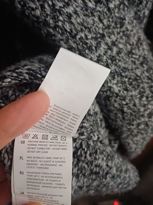 Damski sweter Reserved