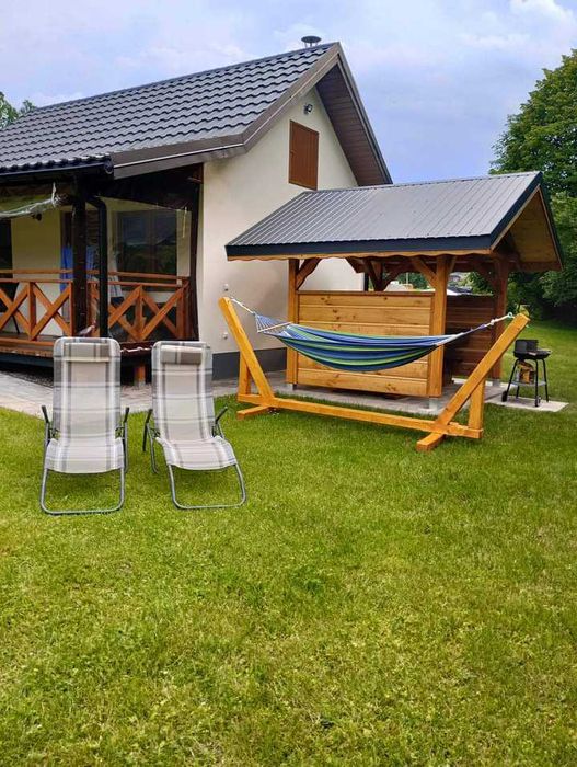 Bieszczady domek w zielonej dolinie Solina Polańczyk