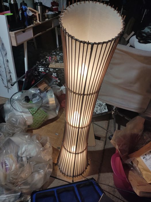 Lampa podłogowa stojąca