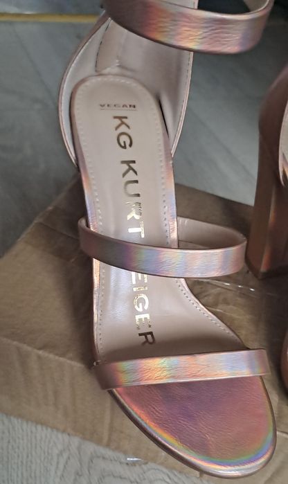 Super sandałki  metaliczne .Nowe