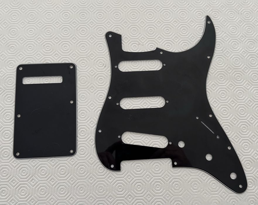 Set Fender Strat USA Pickguard SSS + Back Cover 3-ply BWB