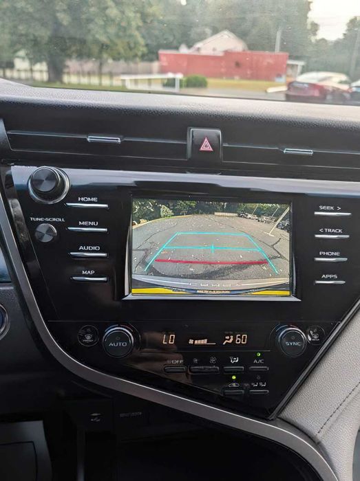 Toyota Camry hyb      2019