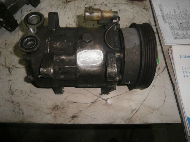 Compressor AC VOLKSWAGEN Passat (3B2)