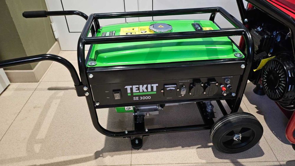 Бензиновый генератор Tekit se 3000 2.5 кВт