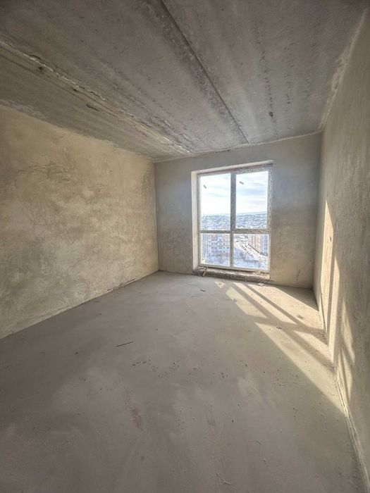 Продаж просторої квартири в новобудові